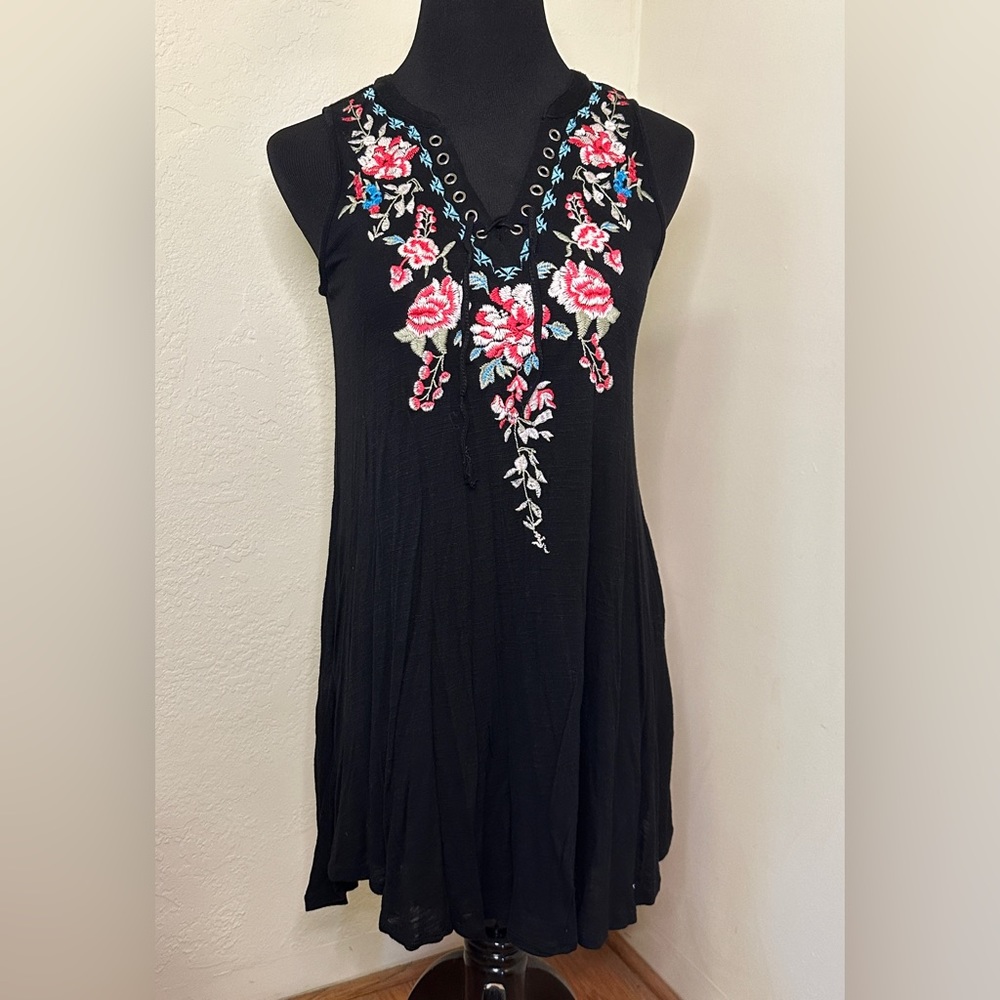 Andree by Unit Black Lined Embroidered Dress Size Small